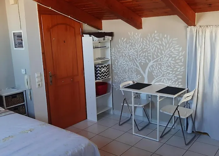 Centre & Coffee Apartment Patras