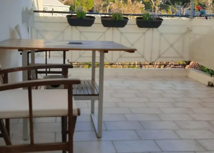 Centre & Coffee Apartment *