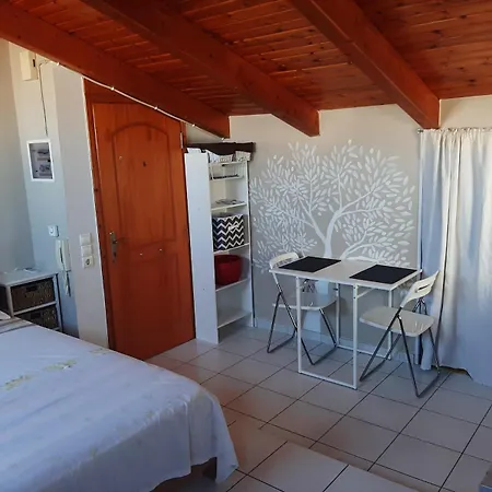 Centre & Coffee Apartment Patras